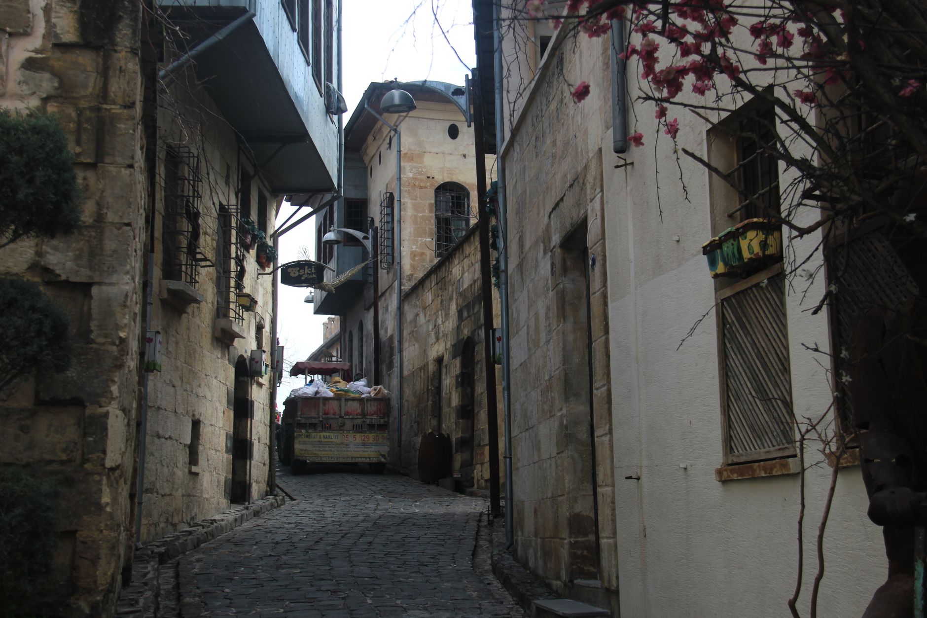 Stara gradska ulica u blizini kuhinje